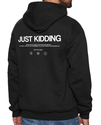 Just Kidding Hoodie – Sort Stil og Komfort til Hverdagen