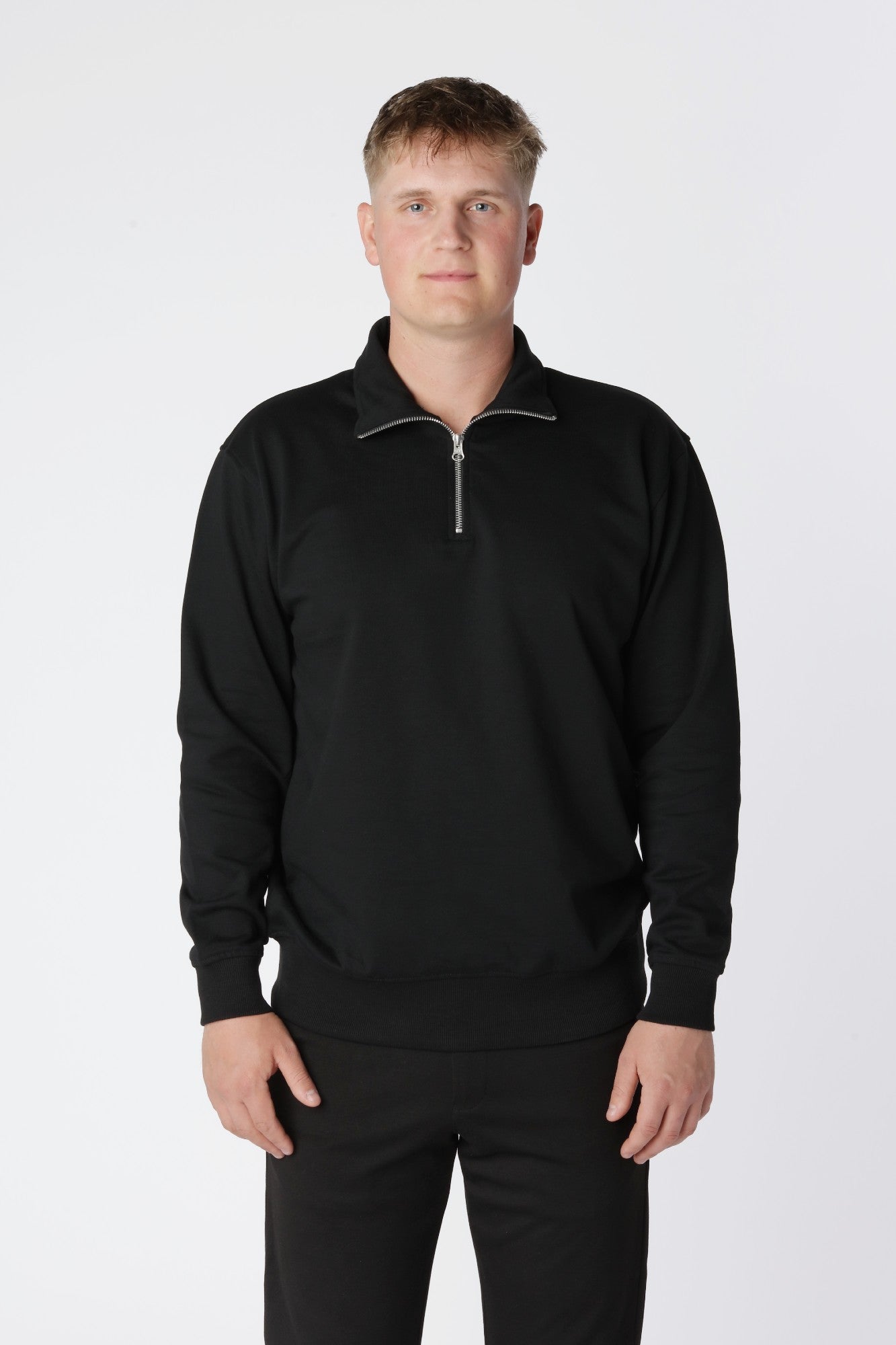 Essentiel Halv Lynlås Sweatshirt i Sort – Tidløs Stil