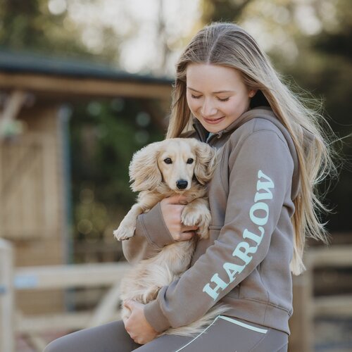LeMieux Harlow Hoodie i Valnød – Elegant Ridegear til Unge